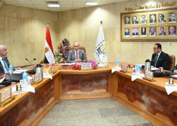 تخفيض مصروفات الدراسات العليا للطلاب ذوي الإعاقة بجامعة أسيوط