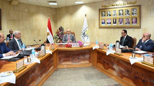 تخفيض مصروفات الدراسات العليا للطلاب ذوي الإعاقة بجامعة أسيوط