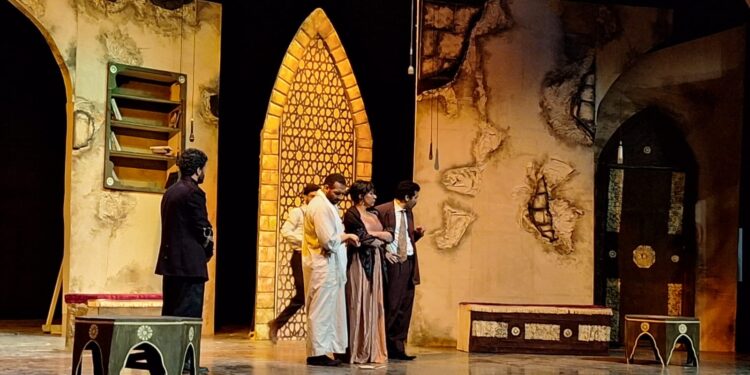 “آداب حلوان” تقدم عروض مشروعات التخرج على مسرح مجمع الفنون والثقافة