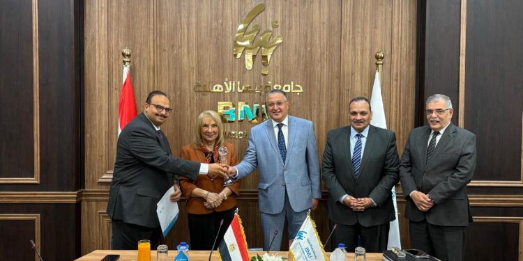 رئيس مجلس أمناء جامعة بنها الأهلية يكرم مديرى البرامج وأمين عام الجامعة السابقين