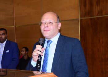رئيس جامعة سوهاج يشهد حفل تخريج 643 طالبا بالدفعة الثانية لكلية التربية النوعية