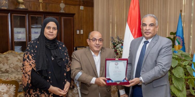 رئيس جامعة طنطا يستقبل رئيس مجلس إدارة نادي الهدف الرياضي للمعاقين بطنطا