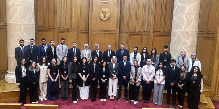 طلاب حقوق الألمانية بالقاهرة في زيارة تدريبية للمحكمة الدستورية العليا