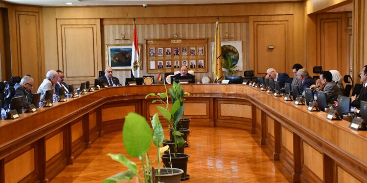رئيس جامعة حلوان يوجه بمراجعة واعتماد نتائج اختبارات القدرات