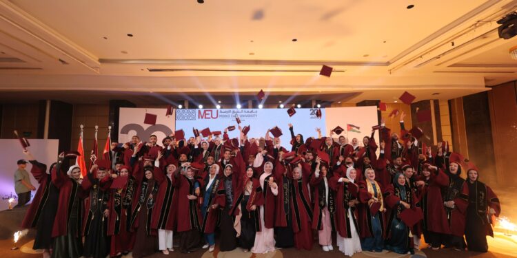 بحضور أمين اتحاد الجامعات العربية.. جامعة الشرق الأوسط الأردنية تحتفل بتخريج طلابها المصريين