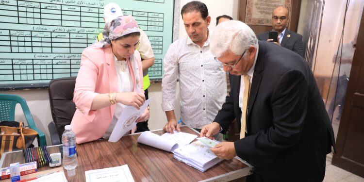 وزير التعليم العالي يُدلي بصوته في انتخابات مجلس الشيوخ 2025